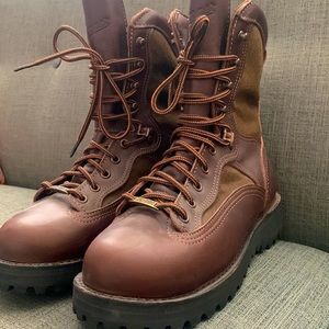 Brown size 8.5 women’s hiking boots tall hiking boots Danner Raptor Style